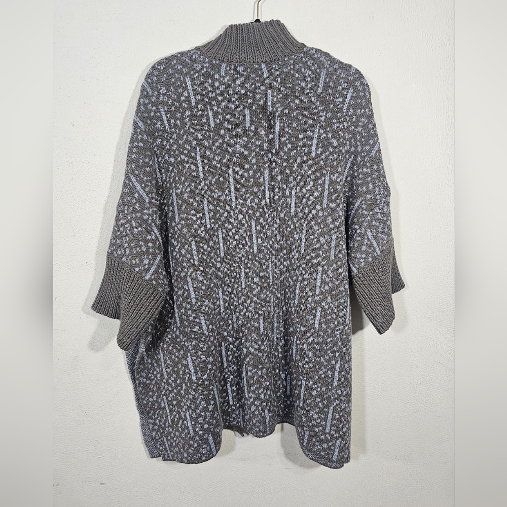 Gray and Blue Patterned Button-Up Cardigan - Picture 7 of 10